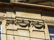 Капітелі пілястр