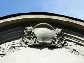 Картуш на фронтоні