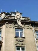 Вікно 4-го поверху та фронтон