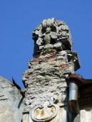 Поруйнована скульптура