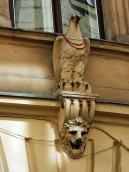 2013 р. Скульптура орла та маскарон лева