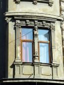 2013 р. Вікно 2-го поверху в наріжному…