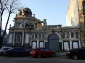 Правий флігель з брамою