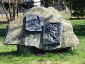 2013 р. Барельєфи Данте та Шандора…