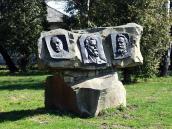 Стела «Слов’янські літератури»