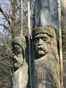 Дві постаті ліворуч