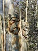 Дві постаті праворуч