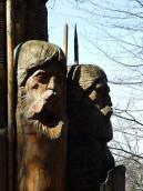 Дві постаті праворуч