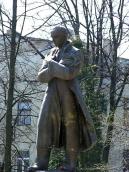 Постать С. Бандери у 3/4