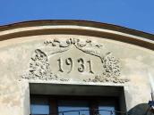 2013 р. Фронтон з датою 1931 р.