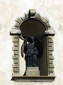 Ніша середьного ярусу зі скульптурою.…