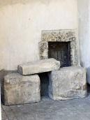 Замуроване вікно та уламки блоків