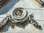 Рельєф у тимпані лівого фронтону