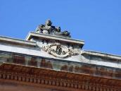 Фронтон зі скульптурою Фортуни і датою…