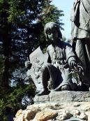 Постать хлопчика з гербом Галичини