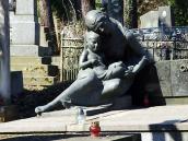 Постать матері з сином