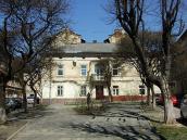 2013 р. Фасад з боку безіменної площі