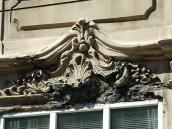 Різьблений фронтон