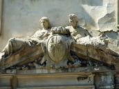 Вінчаюча скульптурна група