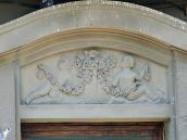 Рельєф над входом