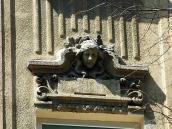 Фронтон вікна 2-го поверху