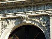 Арка з маскароном