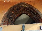 Готична стрілчаста арка