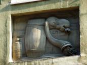 Рельєф діжки та рогу достатку