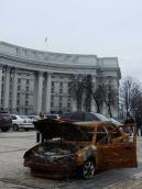 Знищений автомобіль з Маріуполя (2)