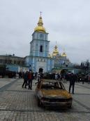 Він же на тлі Михайлівського…