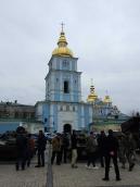 Бойові машини на тлі Михайлівської…