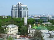 Церква Спаса на Берестові на тлі…