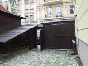 2015 р. Фрагмент будинку і брама.…