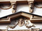 Рельєф над вікнами 2-го поверху