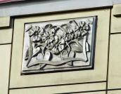 Рельєфна вставка під вікном 3-го поверху