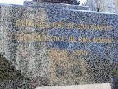 2020 р. напис на постаменті