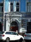 Вхід та вікна 2-го поверху