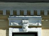 Рельєфна вставка над вікном