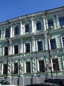 Центральна частина головного фасаду