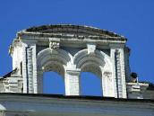 Центральний фронтон