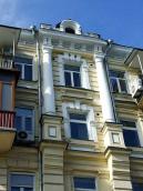 Центральна частина головного фасаду