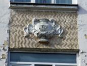 Рельєф над вікном 4-го поверху