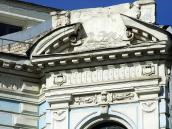 Фронтон вікна 2-го поверху