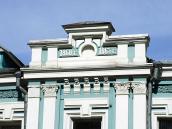 Центральний фронтон з датами 1860 – 1863