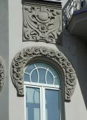Рельєф над вікном 3-го поверху (2)