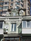 Вікно 4-го поверху і фронтон