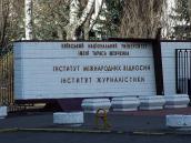 2020 р. Стела при вході