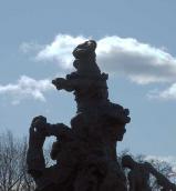 Верхня частина скульптурної групи