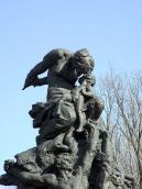 Верхня частина скульптурної групи