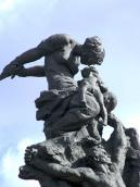 Верхня частина скульптурної групи